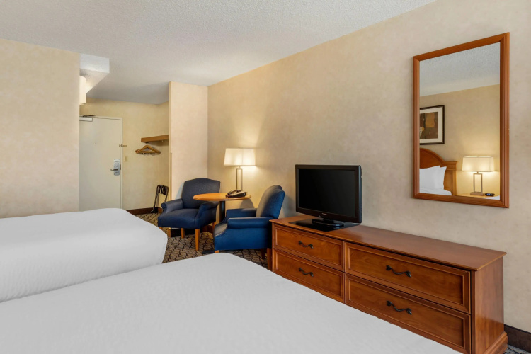 Clarion Hotel Anaheim Resort photo 8