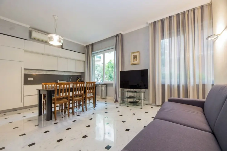 2 Bedrooms Apartment with balcony and with courtyard view