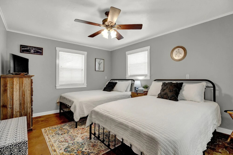 Upscale Home 15 Min Walk to Main St. With Grill!