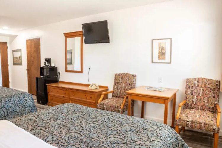 Riverwood Inn Hotel Premiere Double Queen Suite