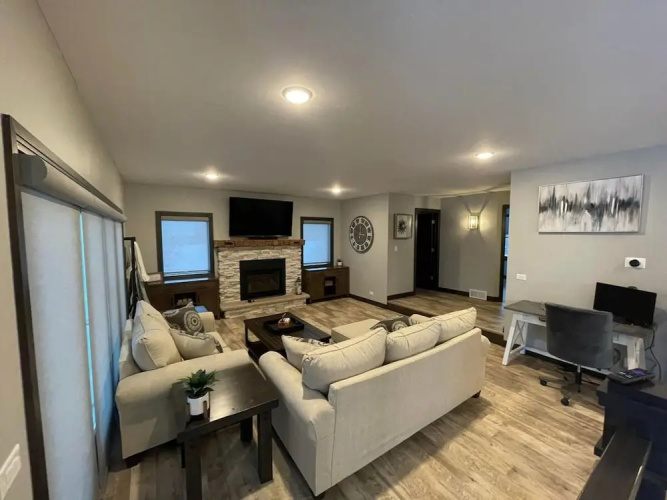 Freshly Updated Lake Michigan Home With Pool