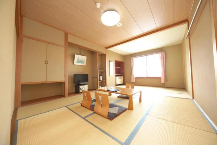 Shiga Swiss Inn