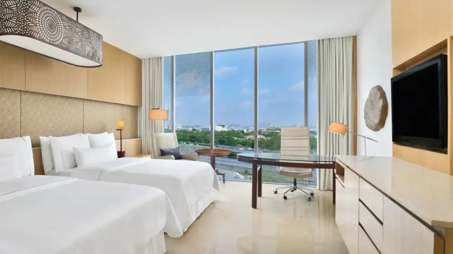 Standard Quadruple room with city view