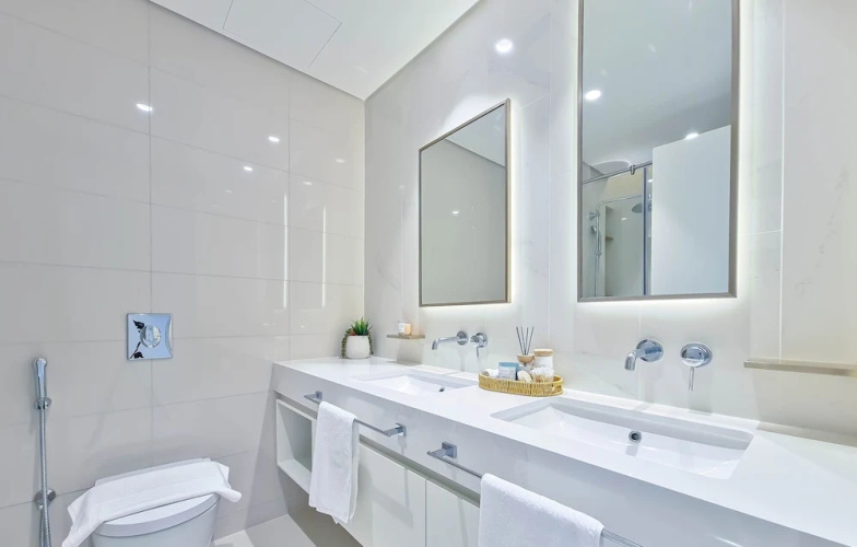 Stylish 2BR in Emaar Beach Front w/ Private Beach