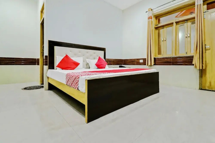 Shri Govind Dham by OYO Rooms
