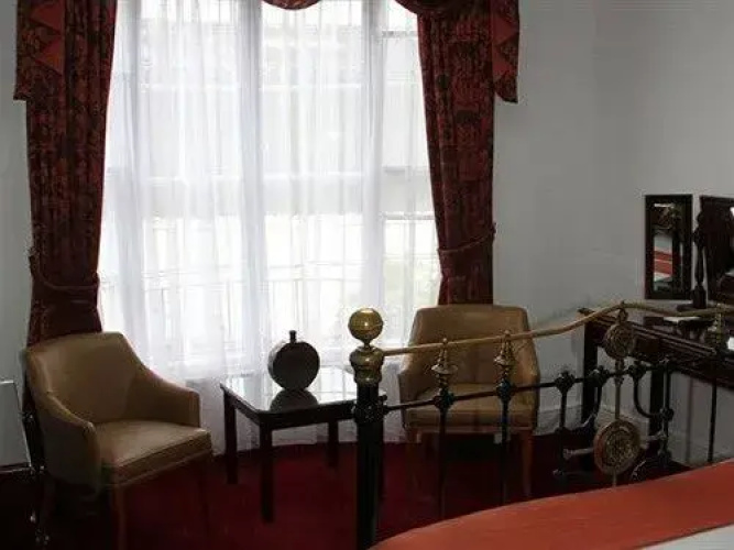 Canterbury Hotel