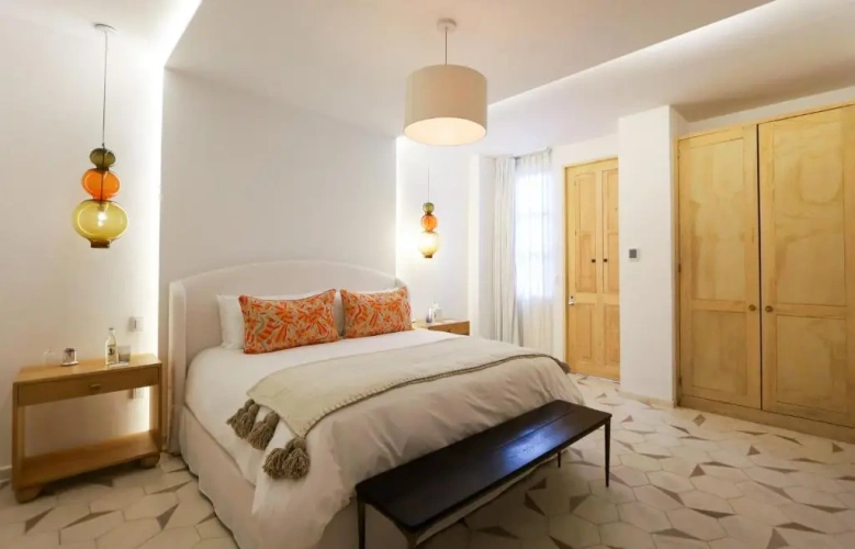 Master With Bathtub Suite