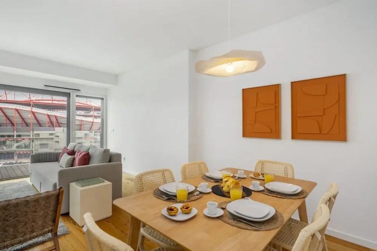 Urban Retreat W/Parking, Elevator & Ac By Benfica Stadium