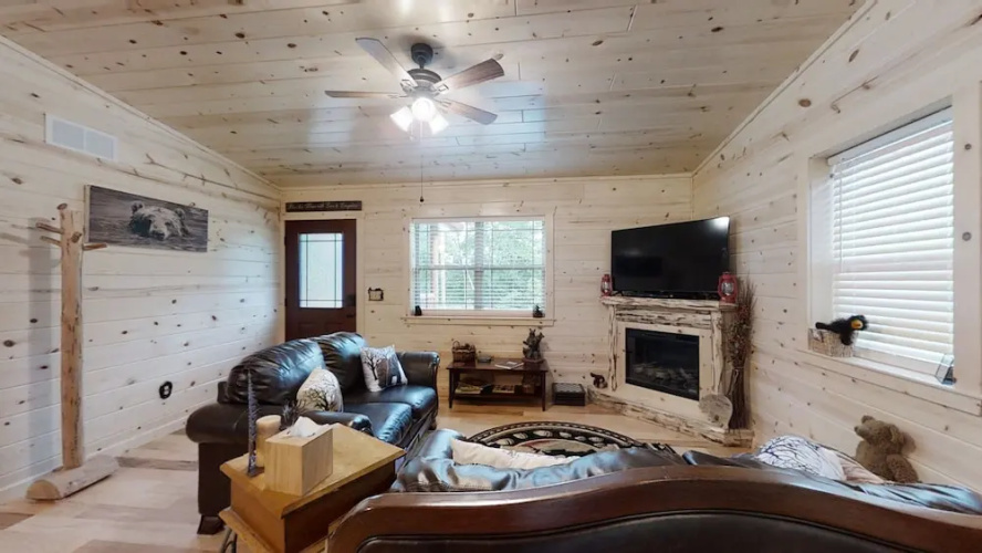 Cozy Bear Den 2 Bedroom Cabin by RedAwning