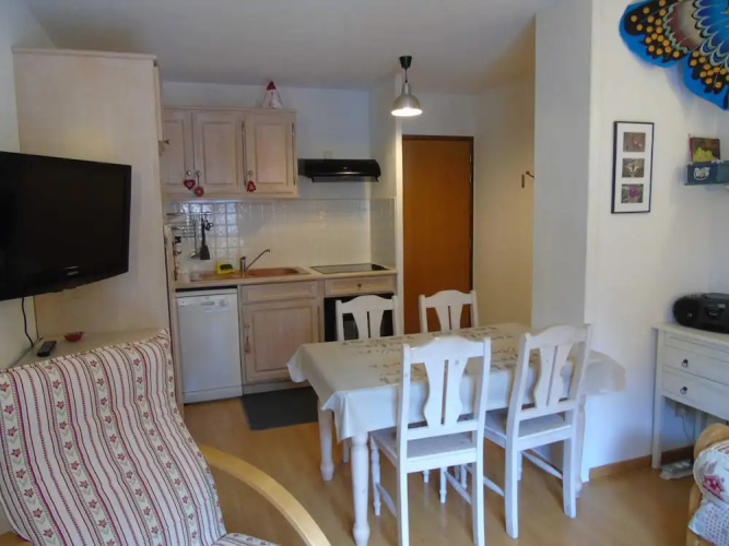 Lou Services Apartment CHAR9 LSI 001
