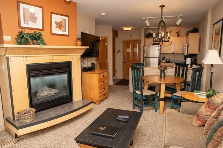 8282 Silver Mill 1 Bedroom Condo by RedAwning