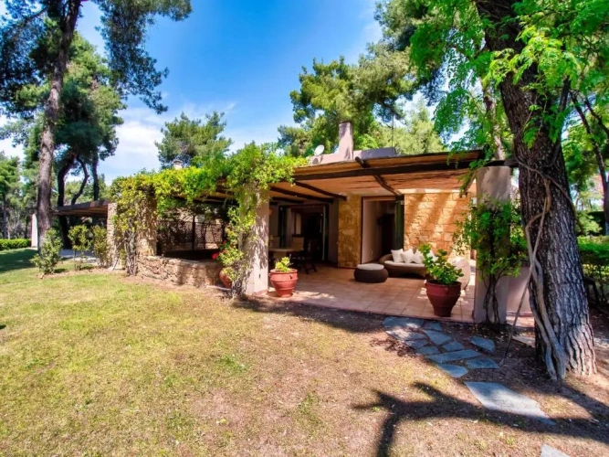 2 Bedrooms Villa