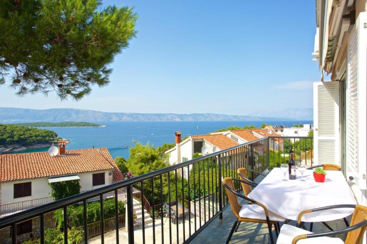 Apartment with sea view
