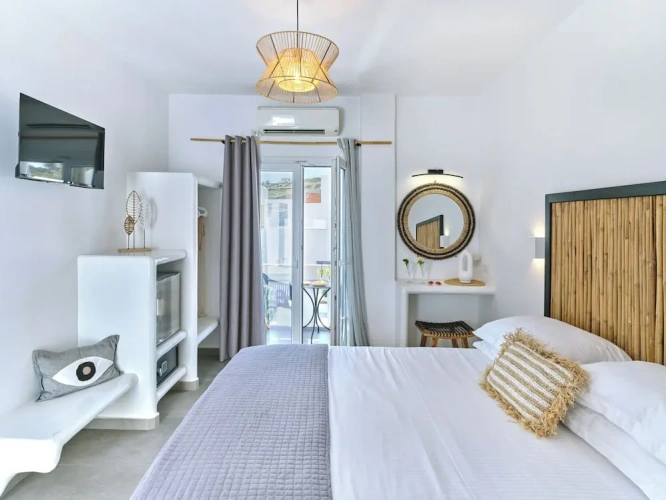 1 Bedroom Deluxe Double room with partial sea view