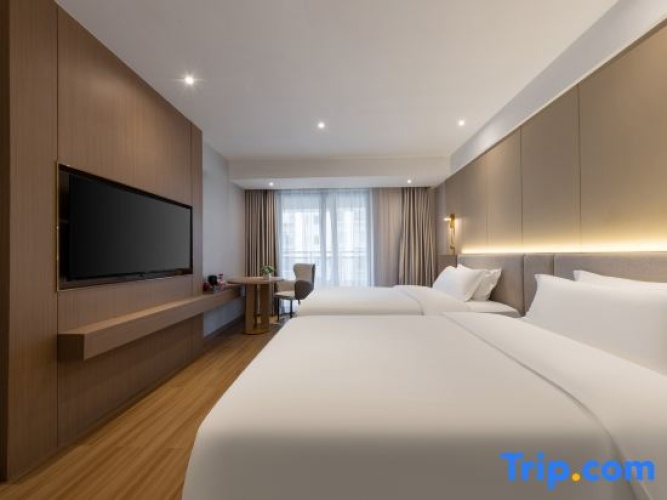 Standard Twin room with city view