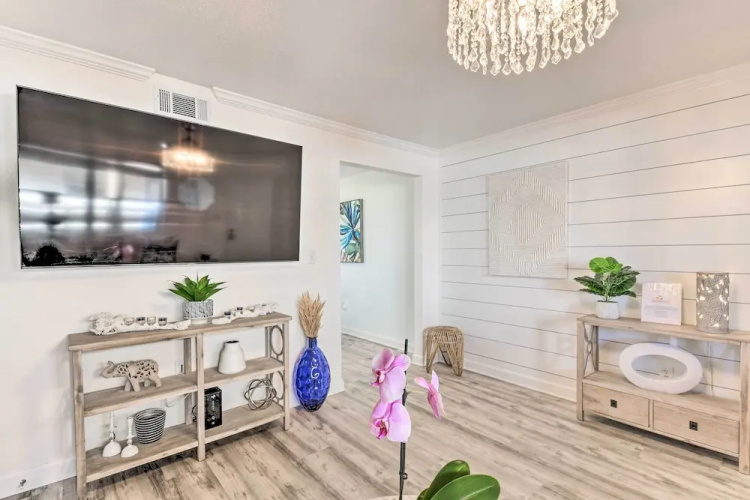 Chic Gulf Shores Condo w/ Pool & Beach Access