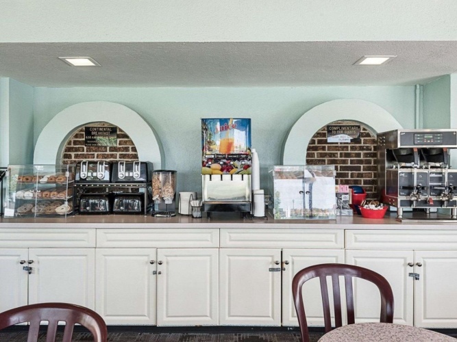 Econo Lodge Inn & Suites Resort - Rehoboth Beach photo 21