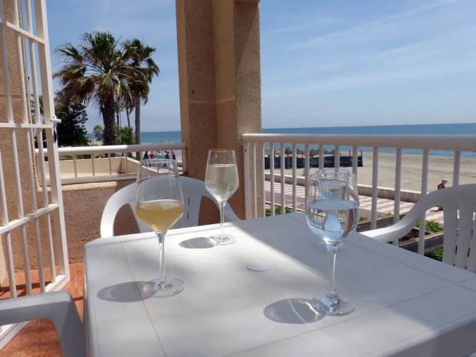 2 Bedrooms Apartment with ocean view