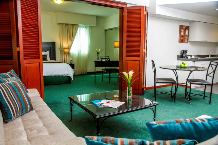 El Polo Hotel & Suites