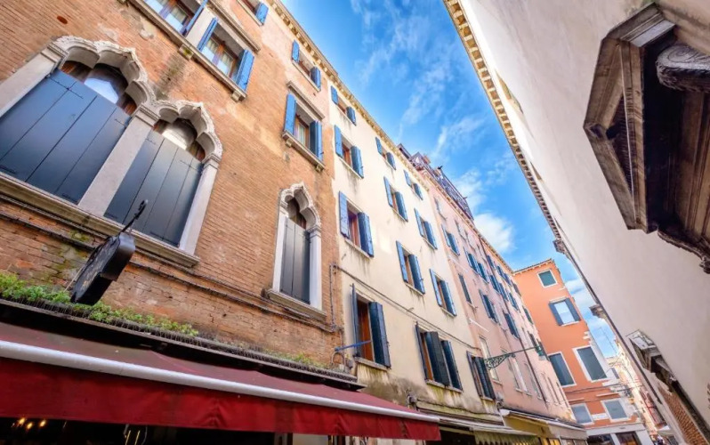 The Lion's House APT3Over view