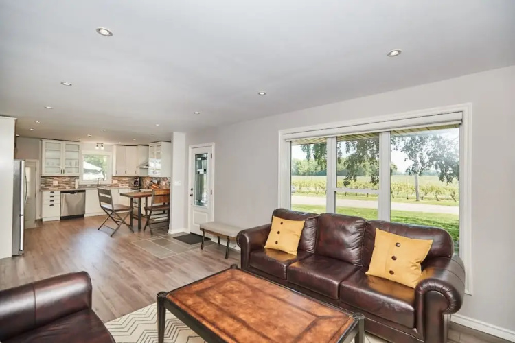 Niagara Vineyard Contemporary