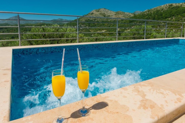 3 Bedrooms Villa