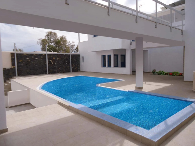 Tristhenia Hotel