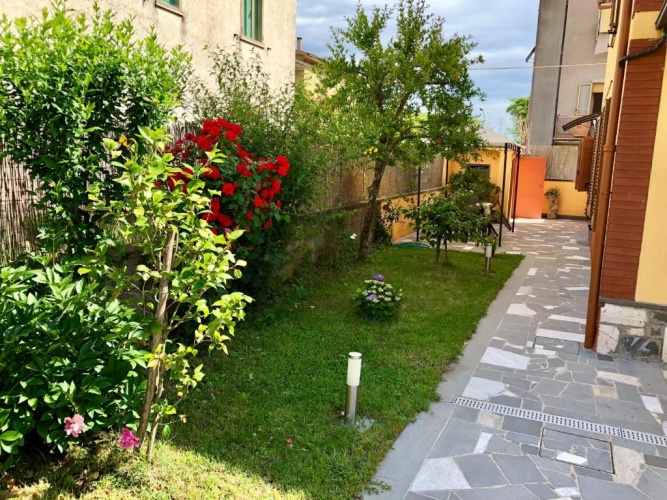 Apartment with garden view