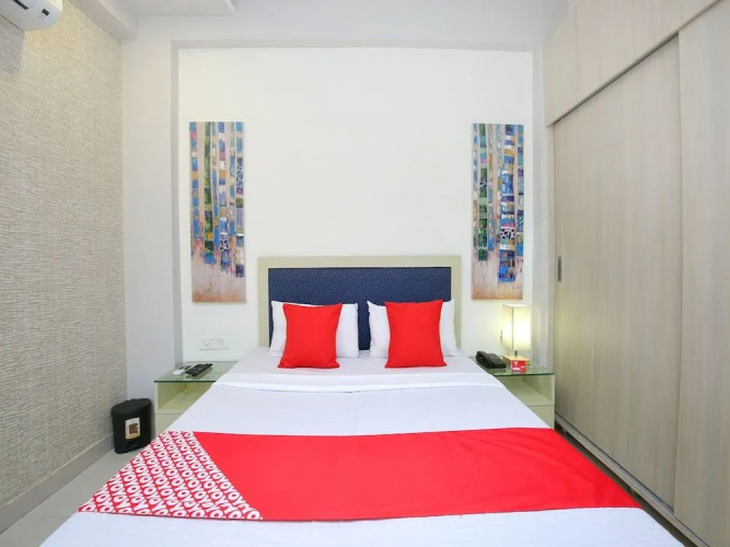 OYO 14186 Royal lake suites