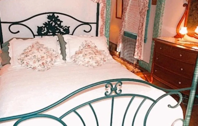 Whistler's Inn Bed & Breakfast