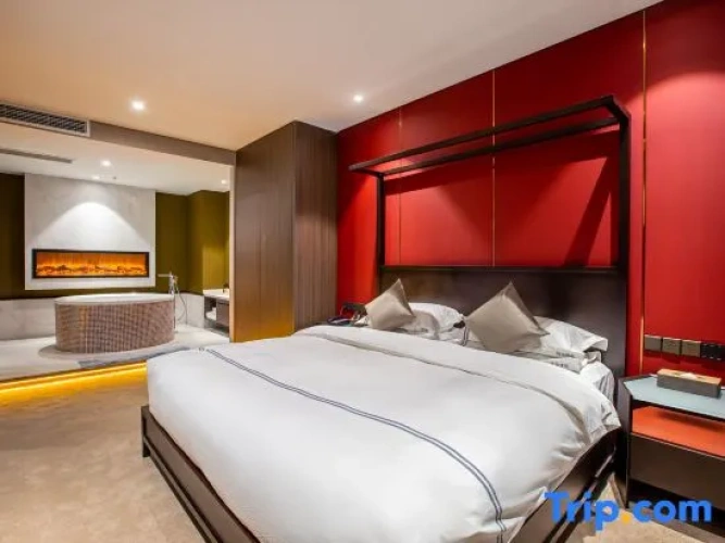 1 Bedroom Premier Double Suite with garden view