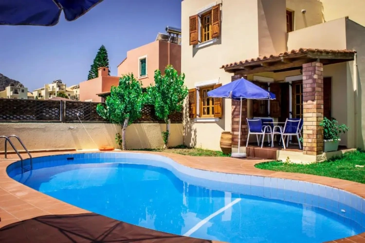 2 Bedrooms Villa