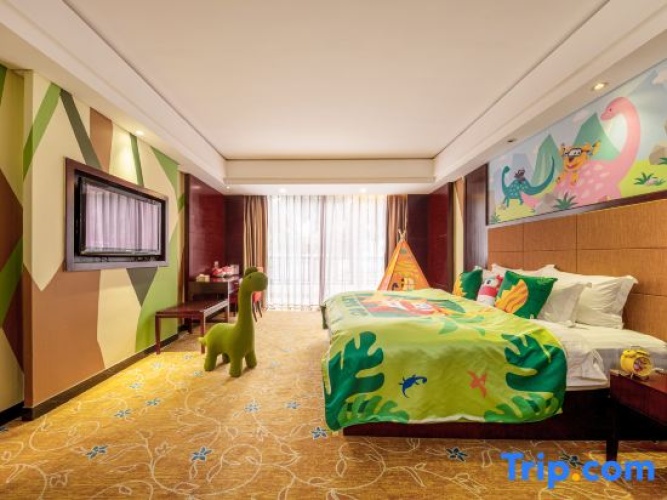 3 Bedrooms Double Suite with water view