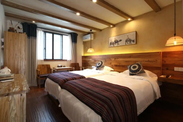 Standard Twin room with garden view