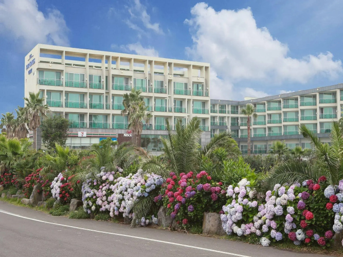 The Four Graces Resort