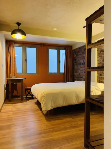 1911 Hotel