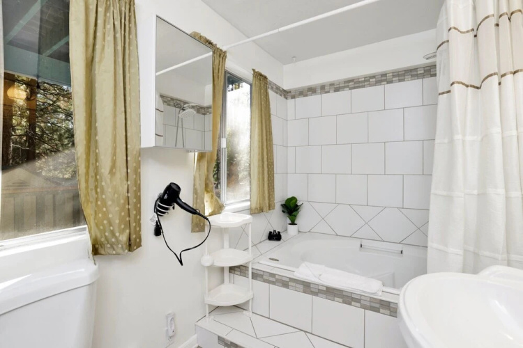 2209-hawks Nest 2 Bedroom Home by Redawning
