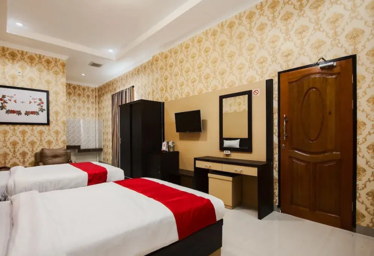 Esther Hotel