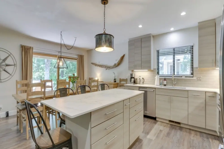 4 Bedrooms Cottage