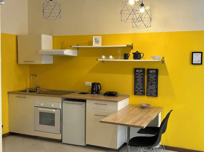 Station Apartment West
