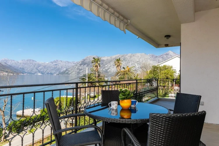 2 Bedrooms Apartment with balcony and with sea view