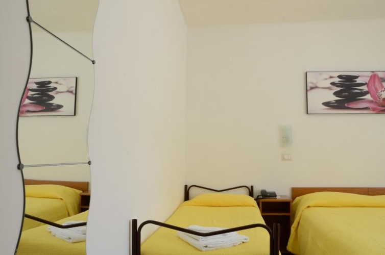 Standard Triple room with balcony