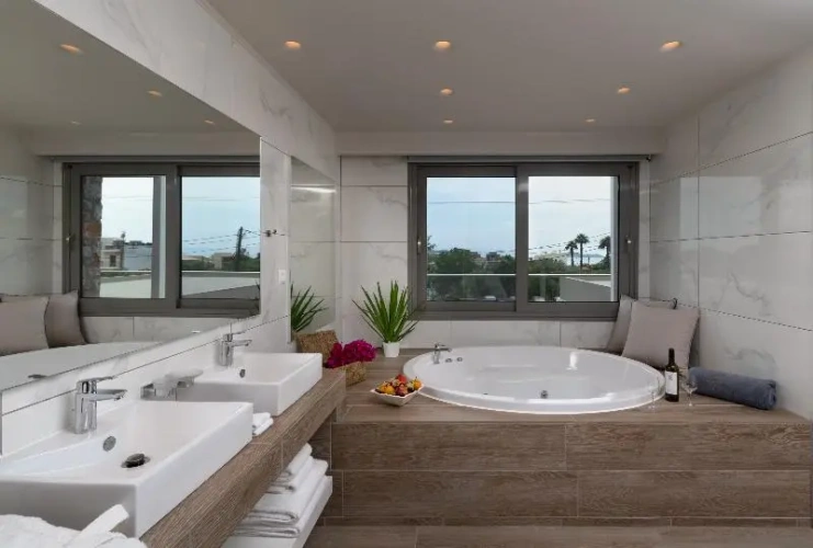 Deluxe Double Suite with partial sea view