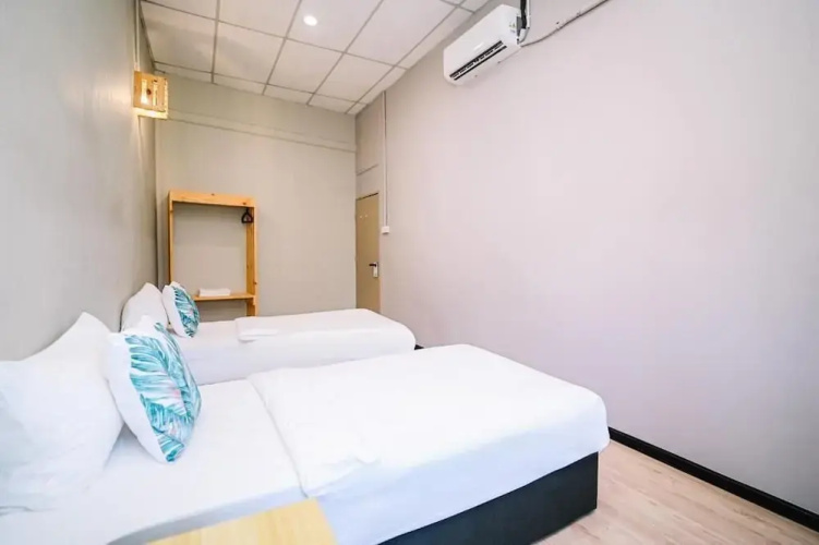 Swing & Pillows at 87 Chulia St