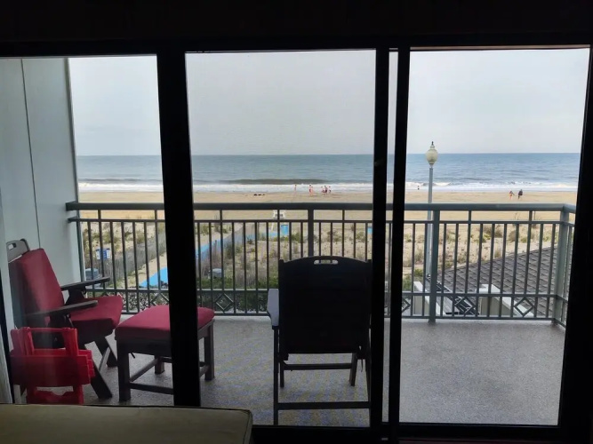 Edgewater House 221
