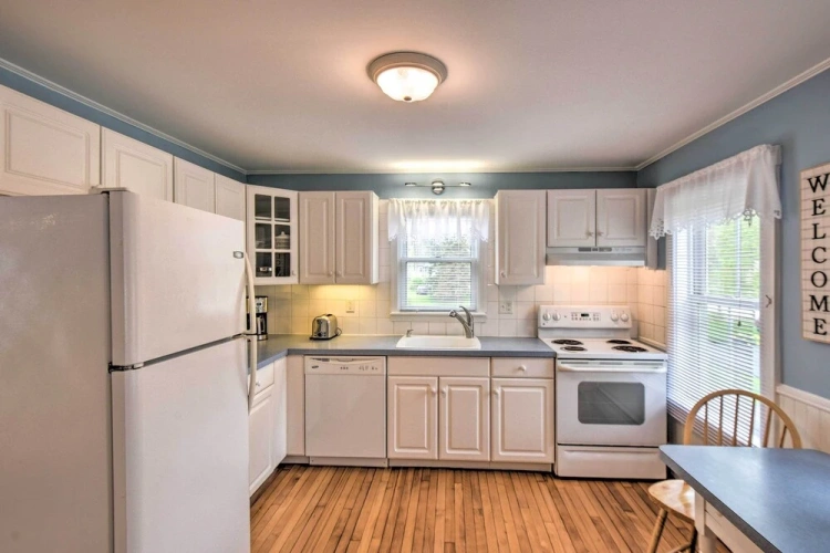 4 Bedrooms Cottage