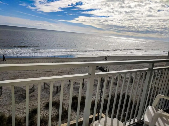 Direct Oceanfront Sea Mist Resort 20908