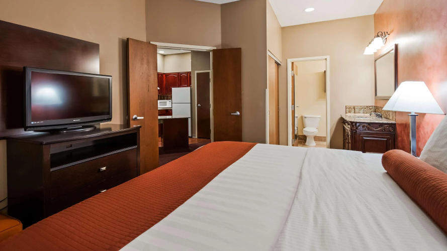 Best Western Plus Hannaford Inn & Suites