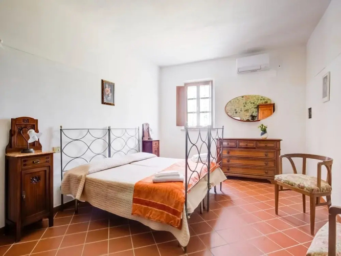 Apartment in Peccioli With Pool