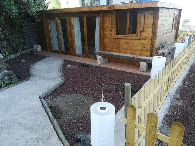 Bungalow with garden view
